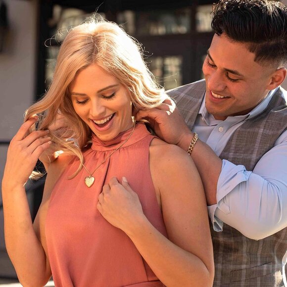 Antique Gold Heart Locket Necklace Holds 3 Photos Unisex Kid Gift - Picture 2 of 8